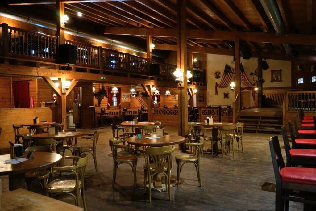 Steak mit Pommes im Western Steakhouse
